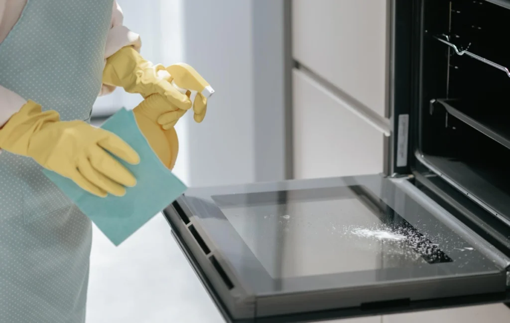 DIY Grease-Fighting Kitchen Sprays: Natural Recipes Using Pantry Staples