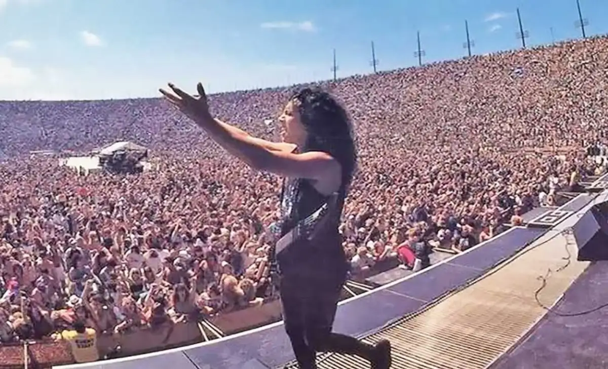Monsters of Rock Moscow 1991 festival with largest concert crowds of 1.6 million metal fans 