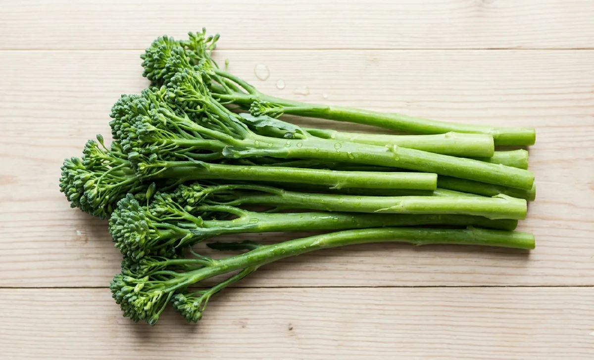 Crocolini: What It Is, Why It's Trending in 2026, and How to Actually Use It in Everyday Meals Fresh crocolini bunch on a wooden surface with water droplets